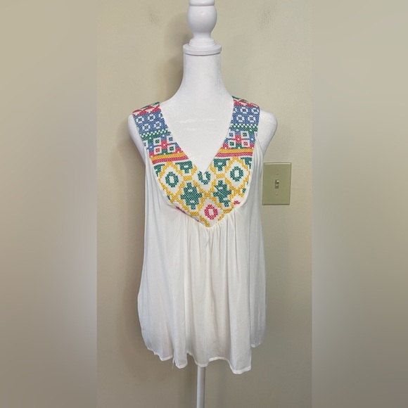 lovestitch Tops - Lovestitch Women’s Bohemian Embroidery Tank Top V- Neck Size Medium. NWT
